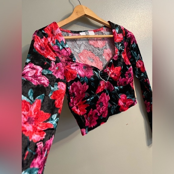 Madden NYC Womens Velvet Floral Print Crop Top Long Sleeves Size M NWT - Picture 6 of 12